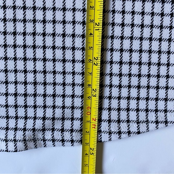 Adrianna Papell Blouse in Size Medium White Black Checked Comfy Stretch - Picture 10 of 12